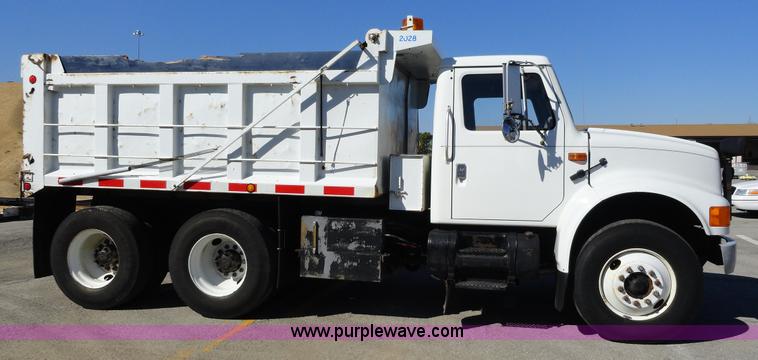 image for item A2412 1993 International 4900 dump truck