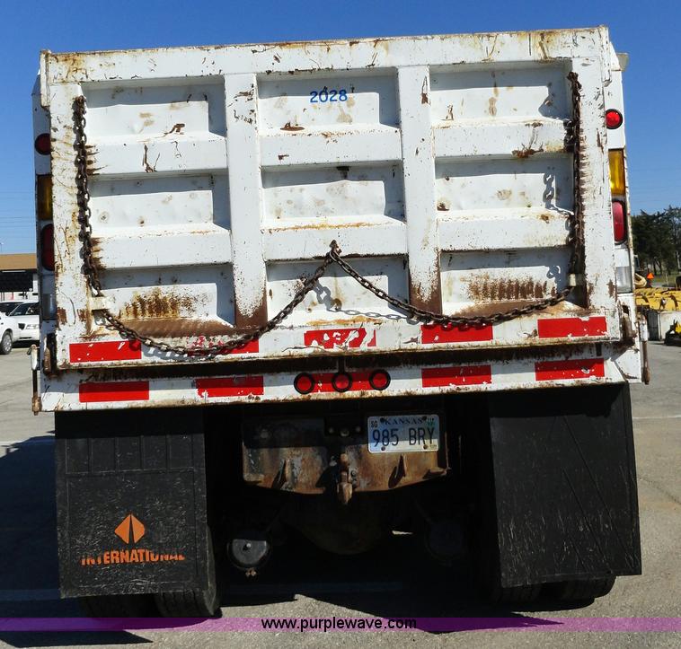 image for item A2412 1993 International 4900 dump truck