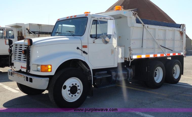 image for item A2412 1993 International 4900 dump truck