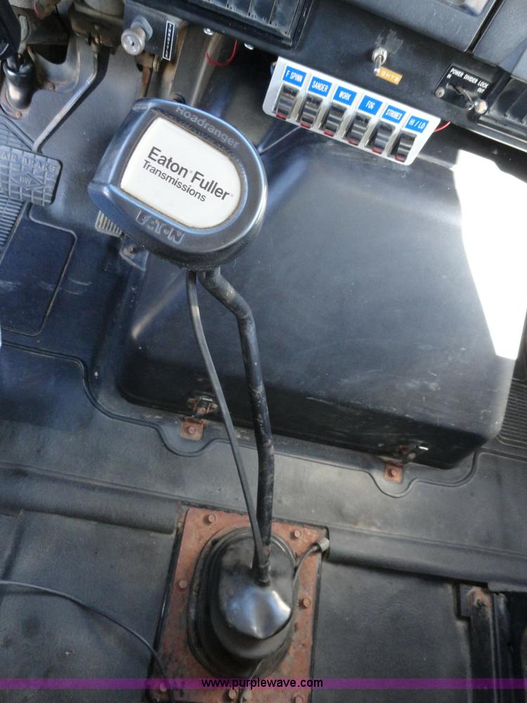 image for item A2412 1993 International 4900 dump truck