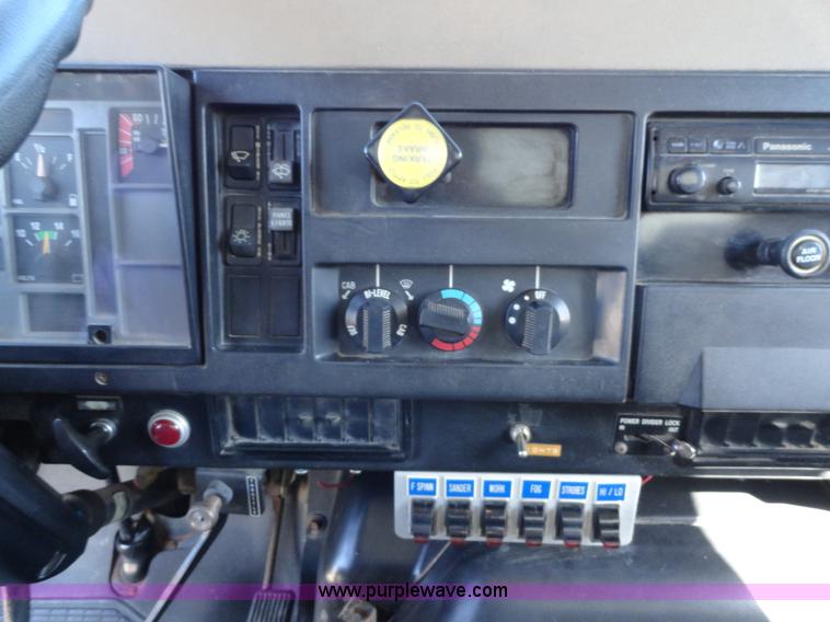 image for item A2412 1993 International 4900 dump truck