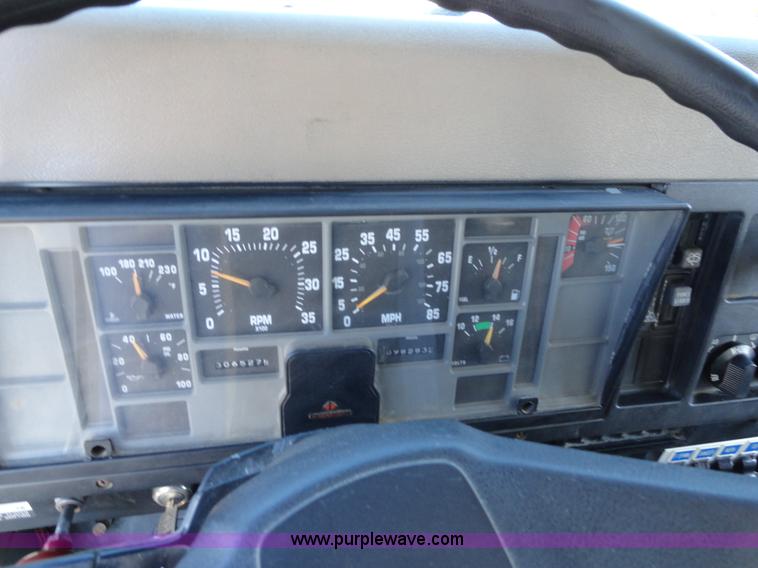 image for item A2412 1993 International 4900 dump truck