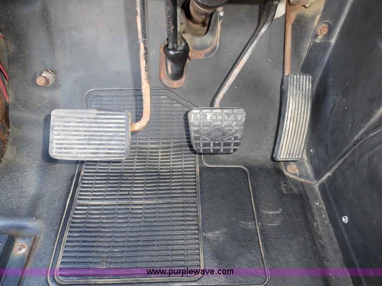 image for item A2412 1993 International 4900 dump truck