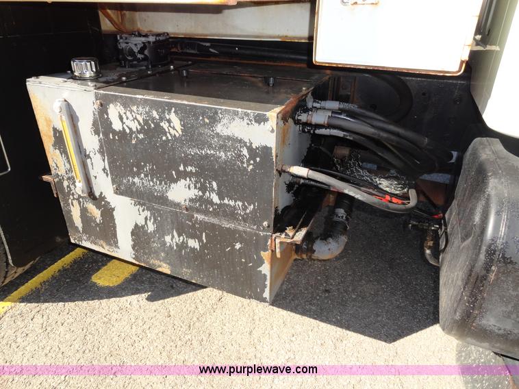 image for item A2412 1993 International 4900 dump truck