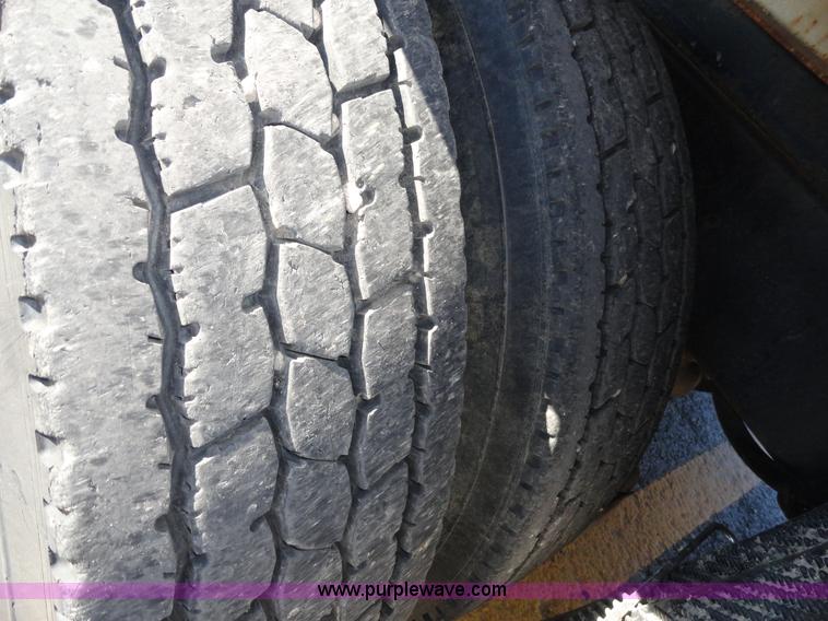 image for item A2412 1993 International 4900 dump truck