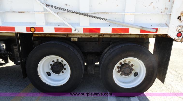 image for item A2412 1993 International 4900 dump truck