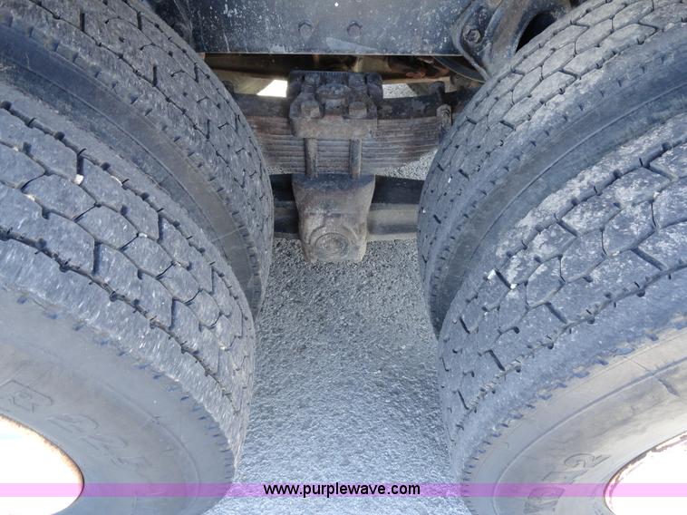 image for item A2412 1993 International 4900 dump truck