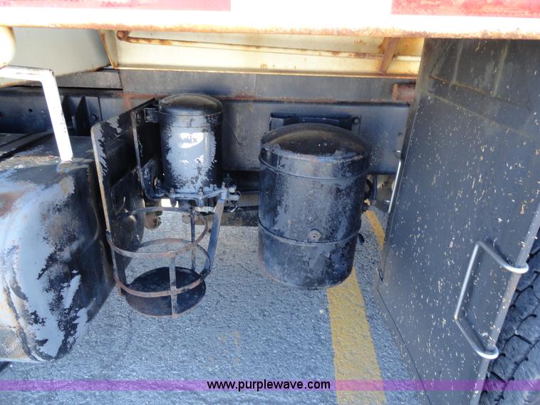 image for item A2412 1993 International 4900 dump truck