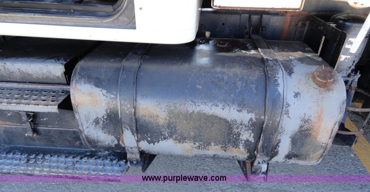 image for item A2412 1993 International 4900 dump truck