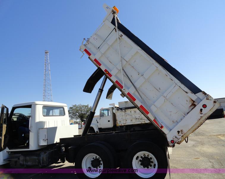 image for item A2412 1993 International 4900 dump truck