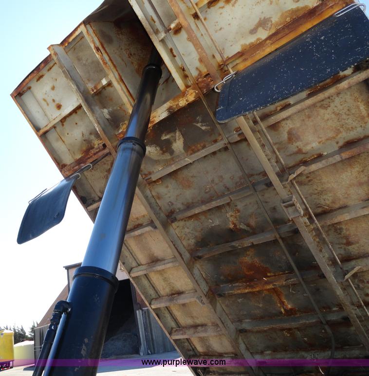 image for item A2412 1993 International 4900 dump truck