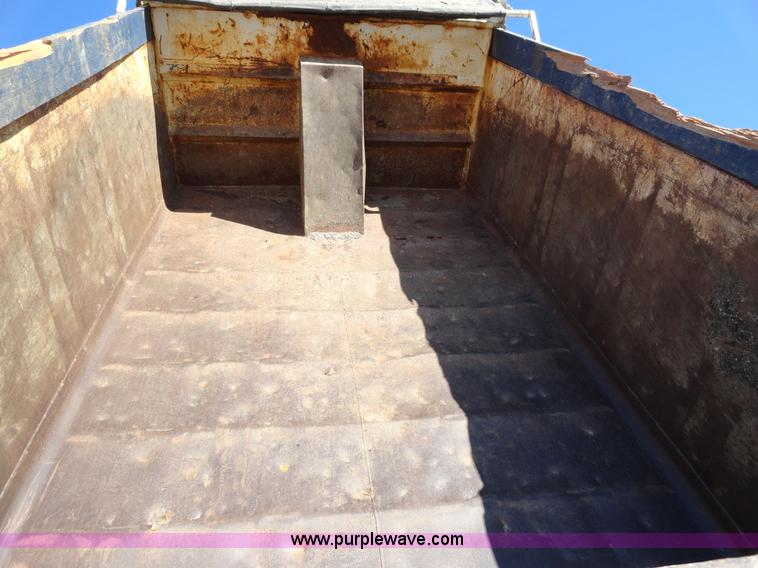 image for item A2412 1993 International 4900 dump truck