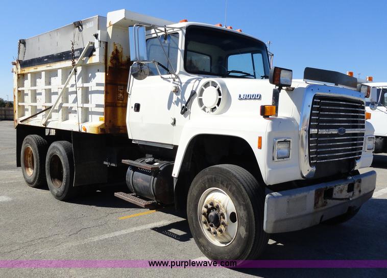 image for item A2415 1995 Ford LT8000 dump truck