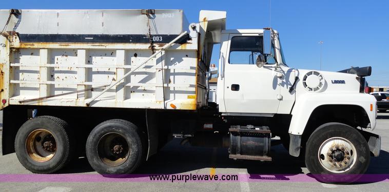 image for item A2415 1995 Ford LT8000 dump truck