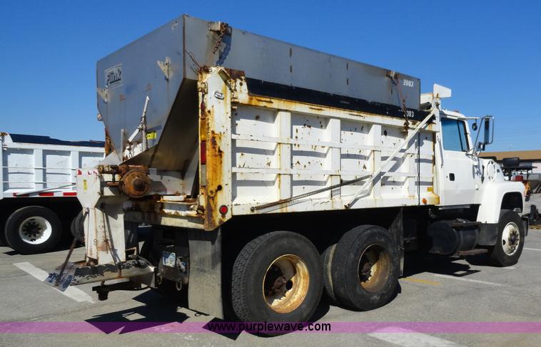 image for item A2415 1995 Ford LT8000 dump truck