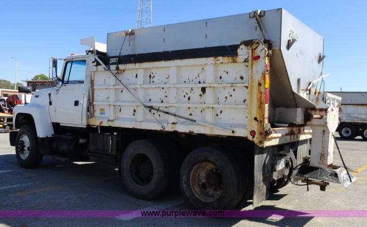image for item A2415 1995 Ford LT8000 dump truck