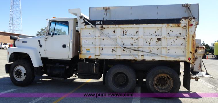 image for item A2415 1995 Ford LT8000 dump truck