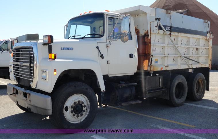 image for item A2415 1995 Ford LT8000 dump truck