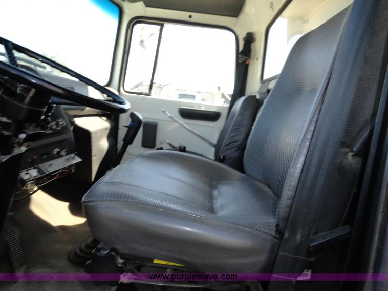 image for item A2415 1995 Ford LT8000 dump truck