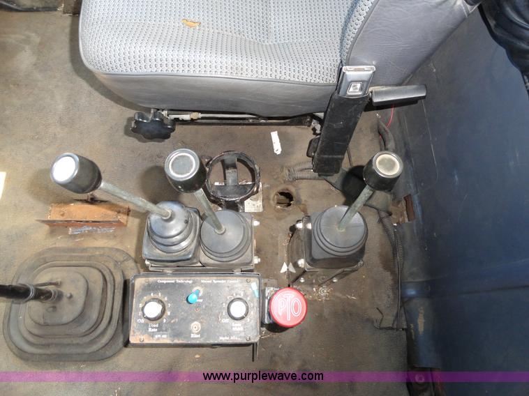 image for item A2415 1995 Ford LT8000 dump truck