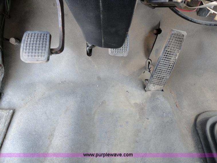 image for item A2415 1995 Ford LT8000 dump truck