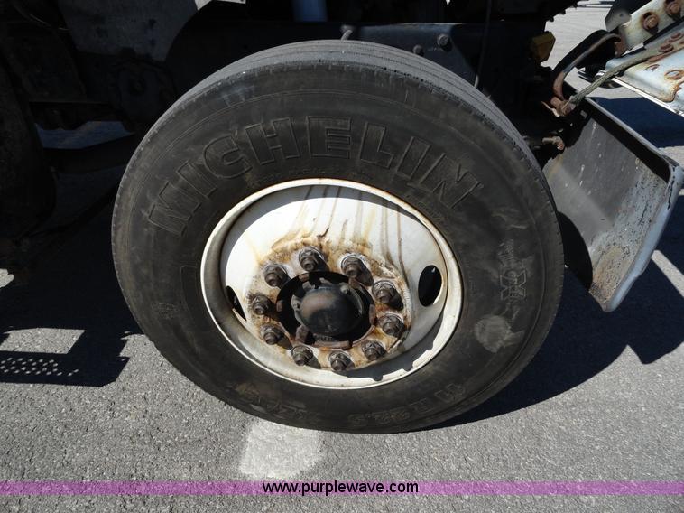 image for item A2415 1995 Ford LT8000 dump truck