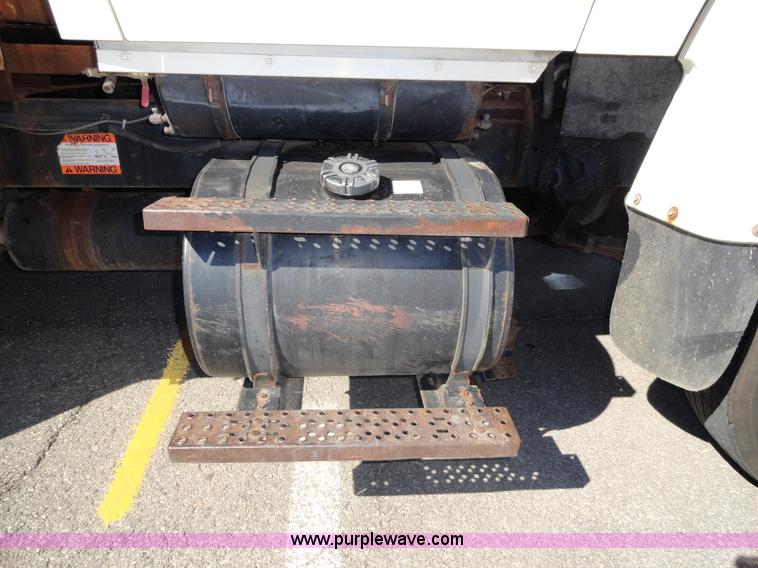 image for item A2415 1995 Ford LT8000 dump truck