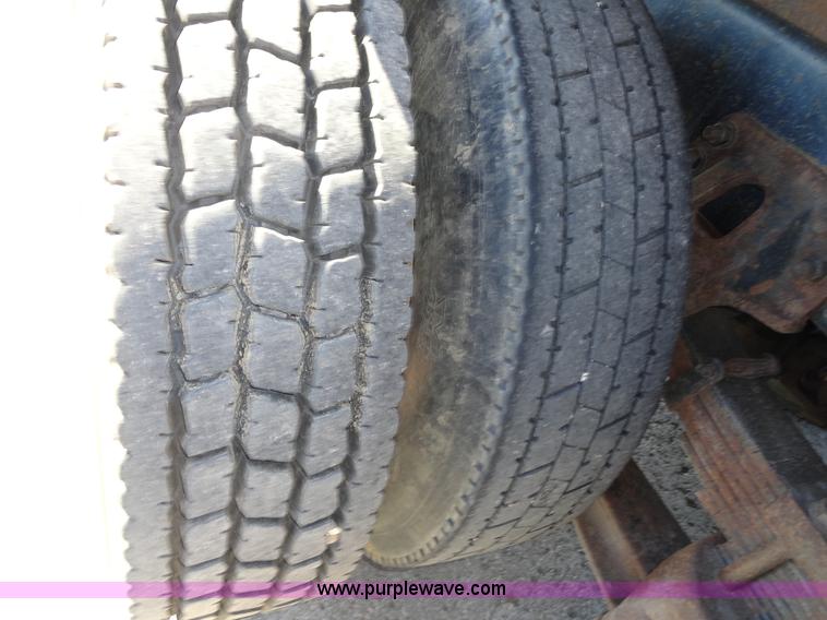 image for item A2415 1995 Ford LT8000 dump truck