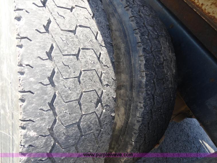 image for item A2415 1995 Ford LT8000 dump truck