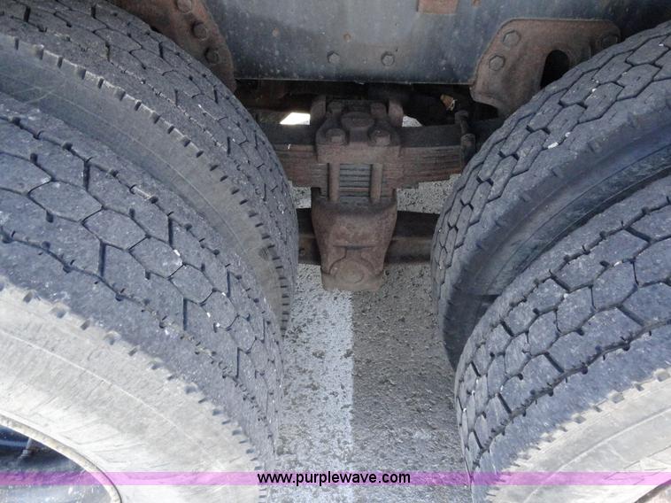 image for item A2415 1995 Ford LT8000 dump truck