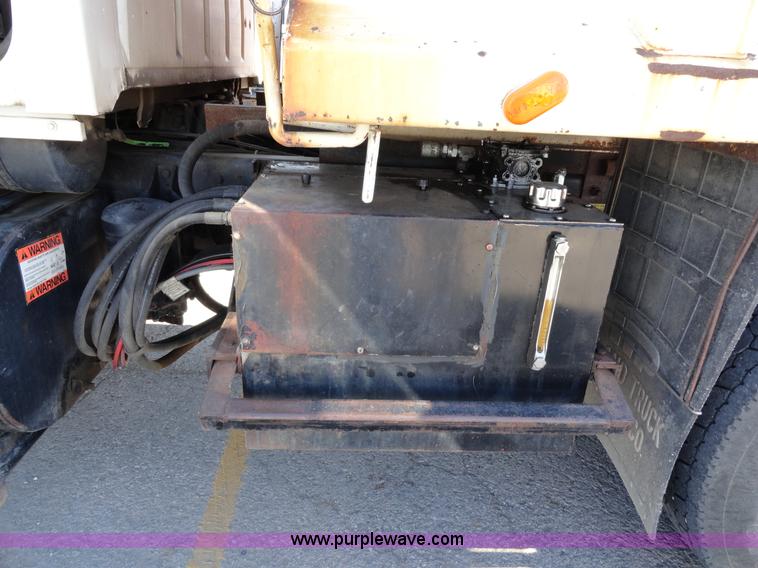 image for item A2415 1995 Ford LT8000 dump truck