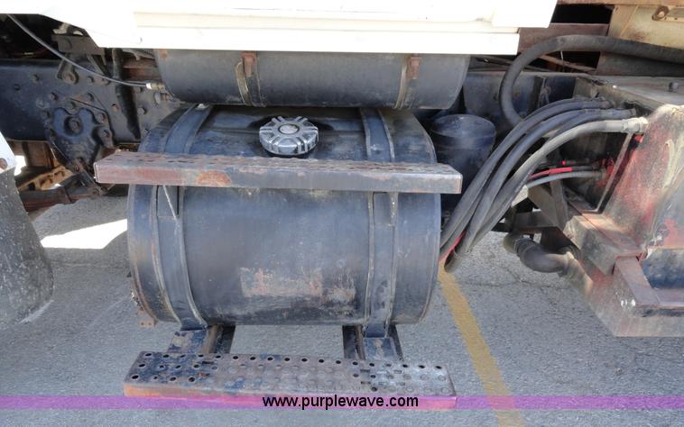 image for item A2415 1995 Ford LT8000 dump truck