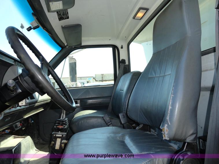 image for item A2416 2001 GMC C7500 dump truck