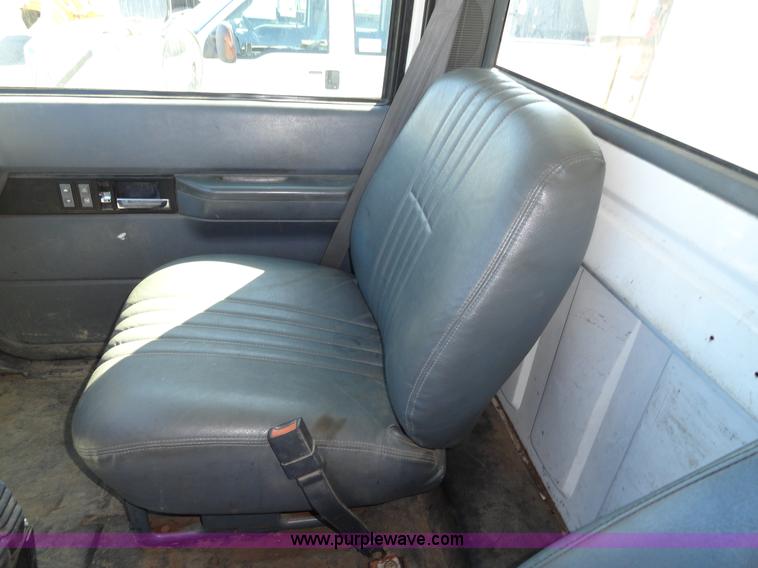 image for item A2416 2001 GMC C7500 dump truck