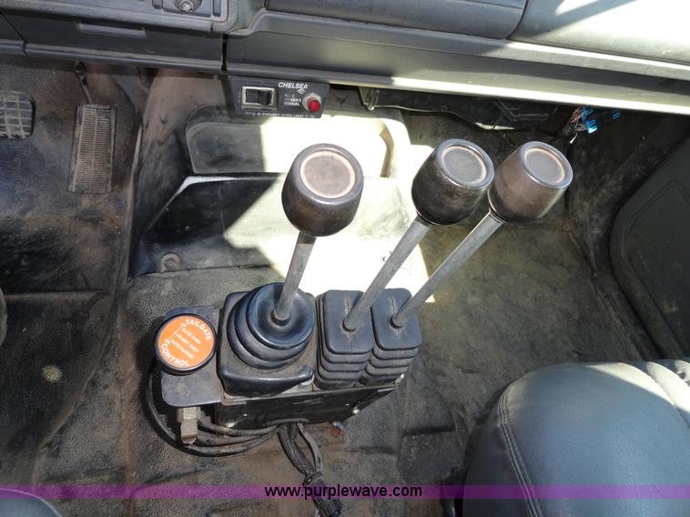 image for item A2416 2001 GMC C7500 dump truck