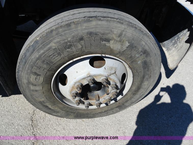 image for item A2416 2001 GMC C7500 dump truck