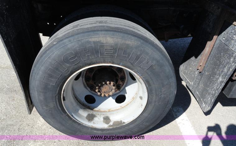 image for item A2416 2001 GMC C7500 dump truck