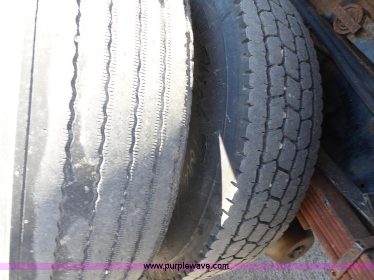 image for item A2416 2001 GMC C7500 dump truck