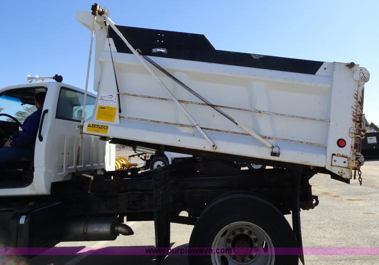 image for item A2416 2001 GMC C7500 dump truck