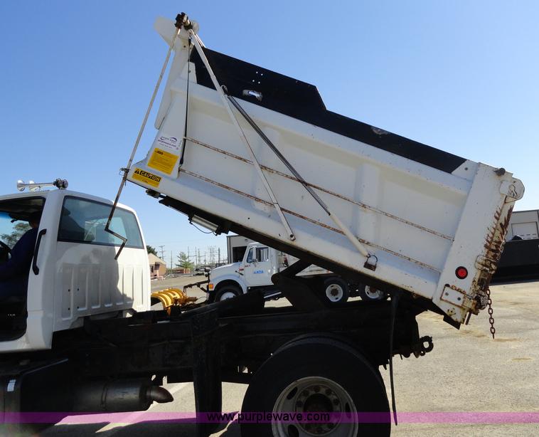 image for item A2416 2001 GMC C7500 dump truck