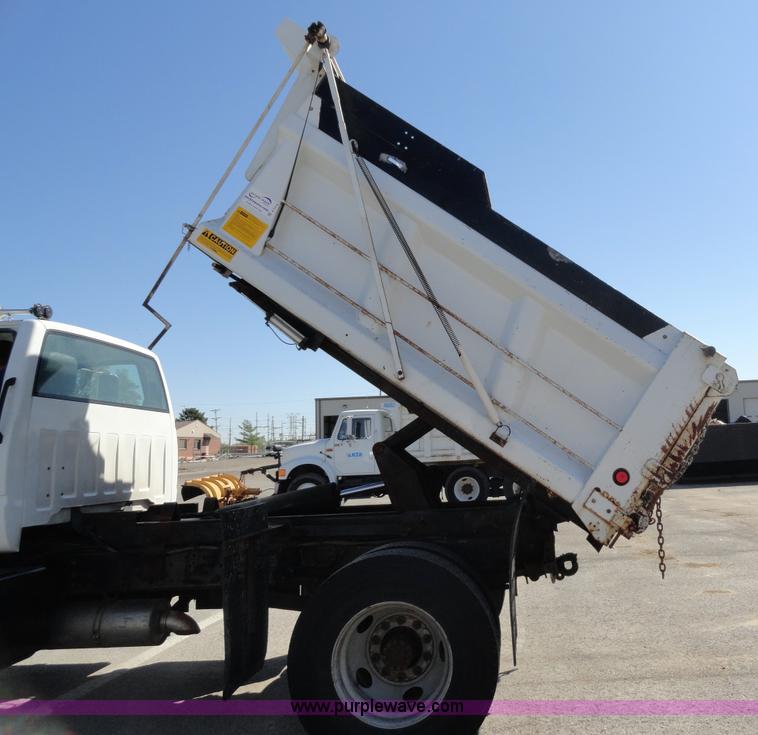 image for item A2416 2001 GMC C7500 dump truck
