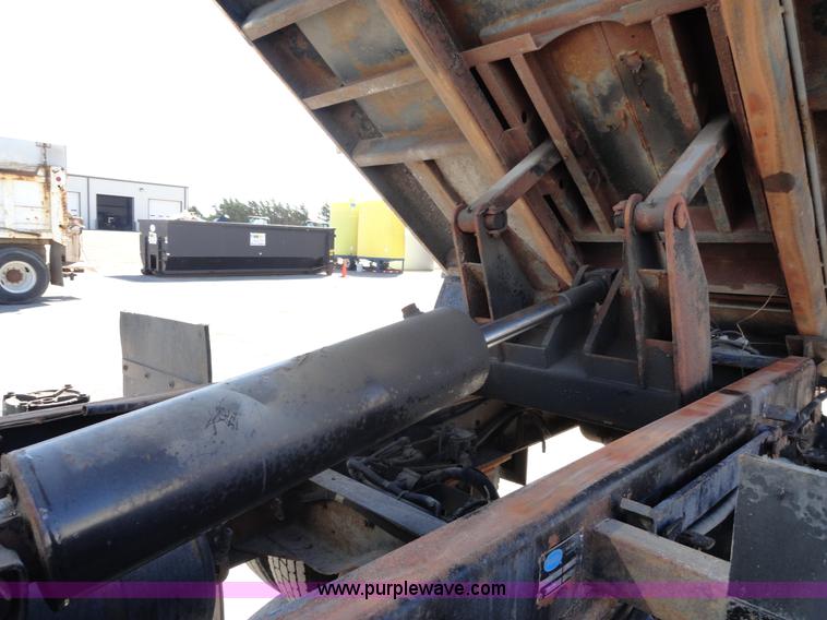 image for item A2416 2001 GMC C7500 dump truck