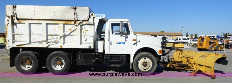 image for item A2417 1992 International 4900 tandem axle dump truck with plow and spreader