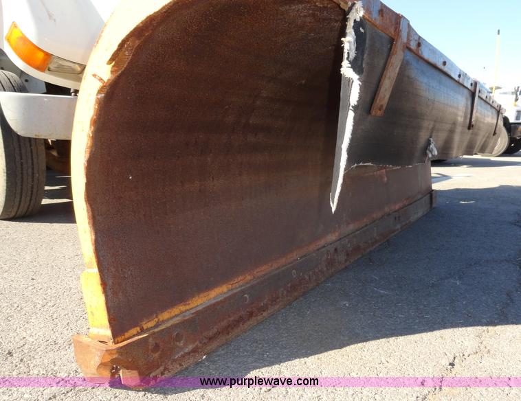 image for item A2417 1992 International 4900 tandem axle dump truck with plow and spreader