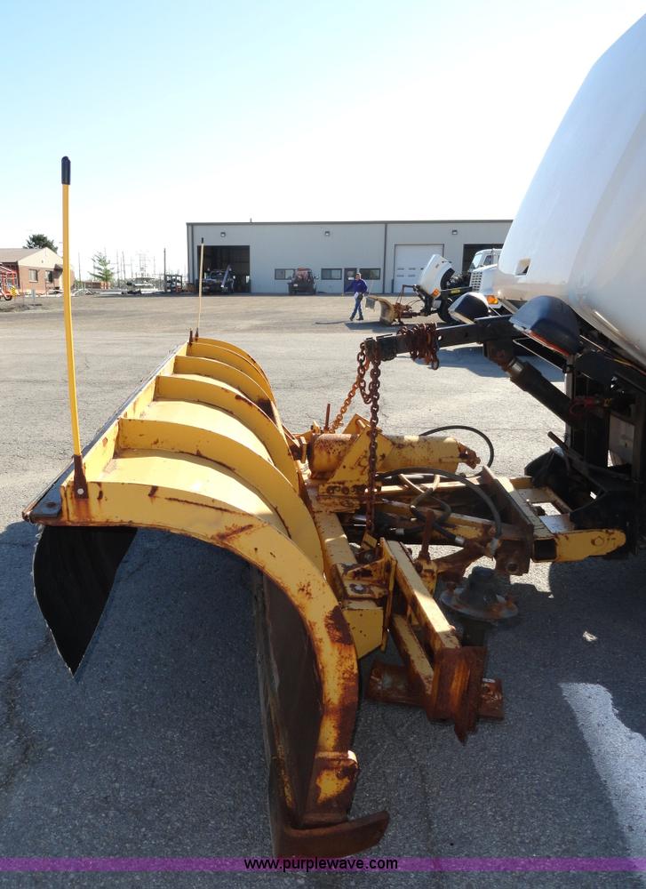 image for item A2417 1992 International 4900 tandem axle dump truck with plow and spreader