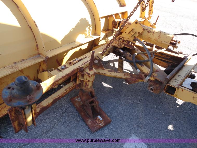 image for item A2417 1992 International 4900 tandem axle dump truck with plow and spreader