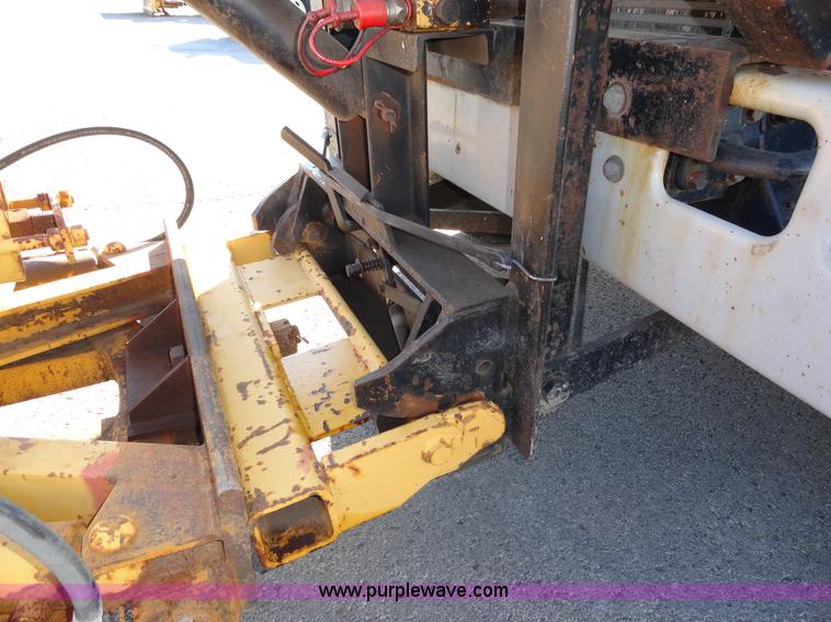 image for item A2417 1992 International 4900 tandem axle dump truck with plow and spreader