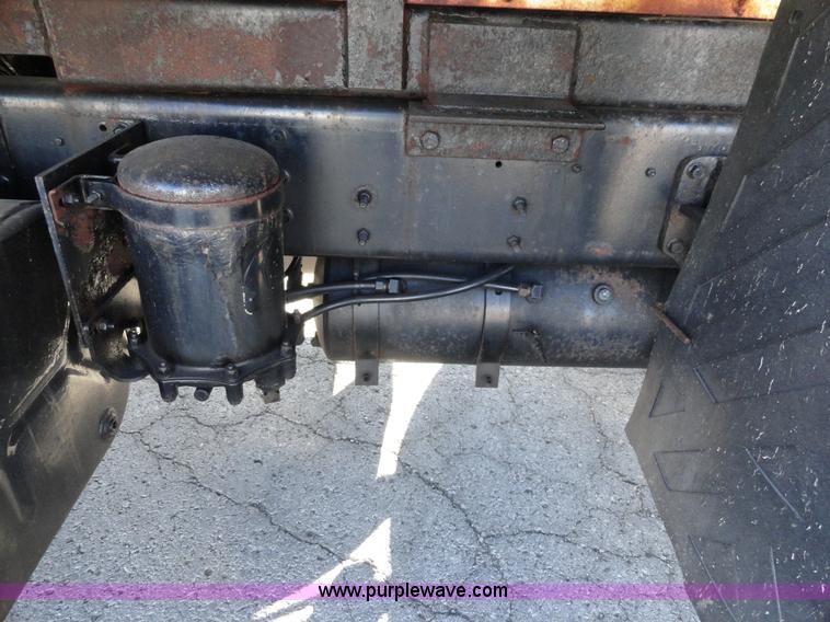 image for item A2419 1996 International 4900 dump truck