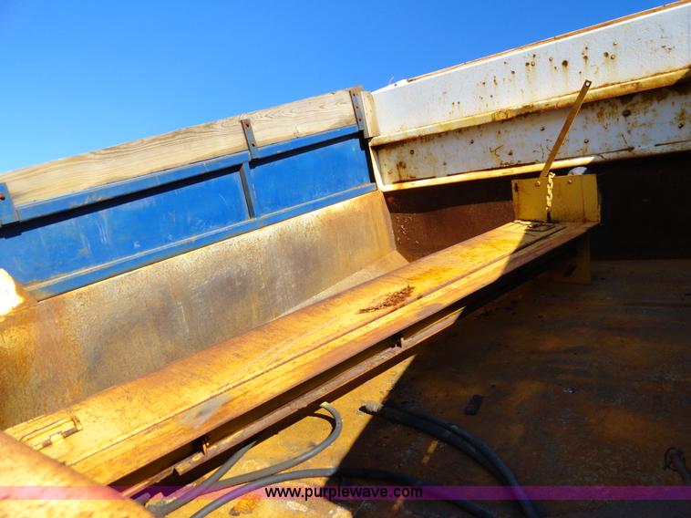 image for item A2419 1996 International 4900 dump truck