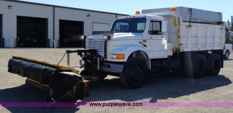 image for item A2421 1992 International 4900 tandem axle dump truck with plow and spreader